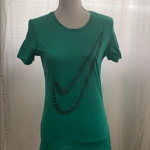 New with tags Nike slim fit tee Medium